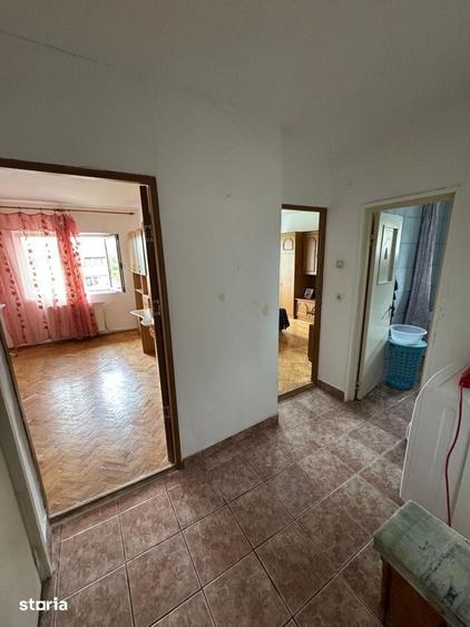 Apartament cu 3 camere decomandat în Ciurea