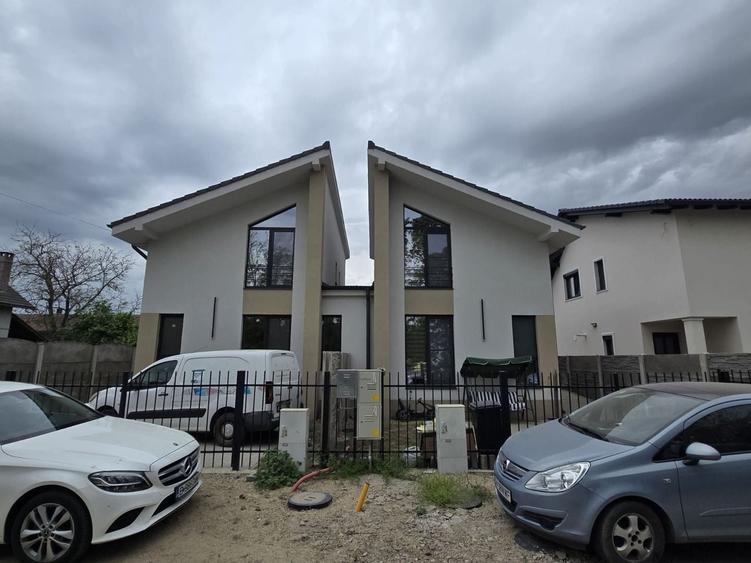 Duplex cu 4 camere cu Canalizare în Moșnița Nouă