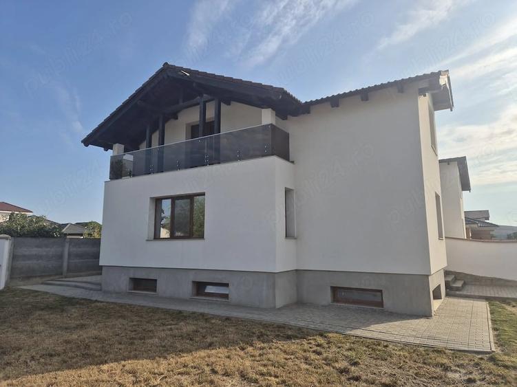 Casă cu 4 camere cu Teren 300 Mp în Central
