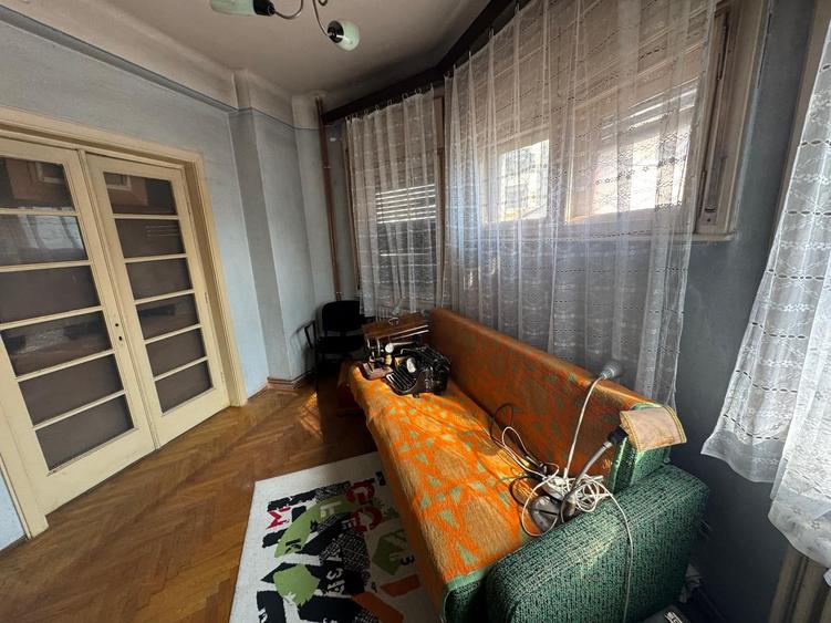 Apartament cu 4 camere decomandat în Armeneasca