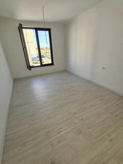 Casă cu 5 camere cu Teren 250 Mp în Central