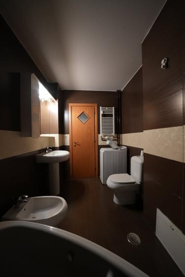 Apartament cu 4 camere decomandat, mobilat în Victoriei