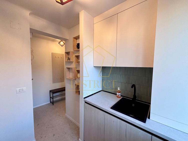 Apartament cu 2 camere semidecomandat, mobilat în Ultracentral