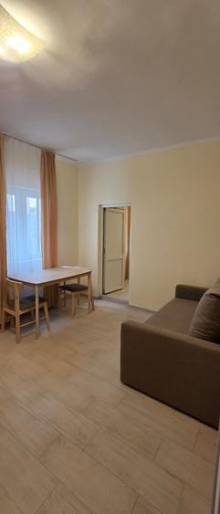 Apartament cu 3 camere semidecomandat în 15 Noiembrie