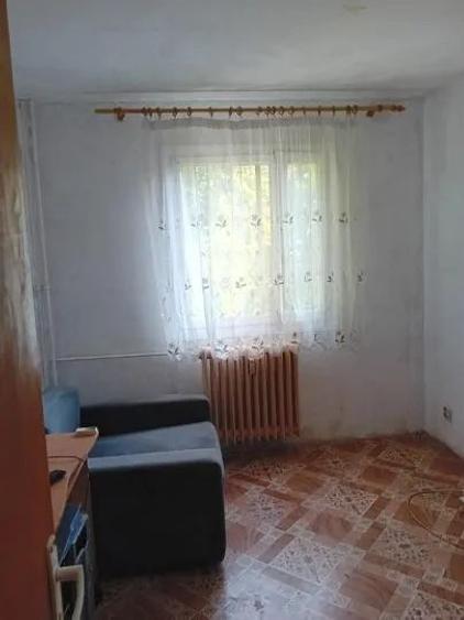 Apartament cu 3 camere semidecomandat, mobilat în Berceni — fotografia 2