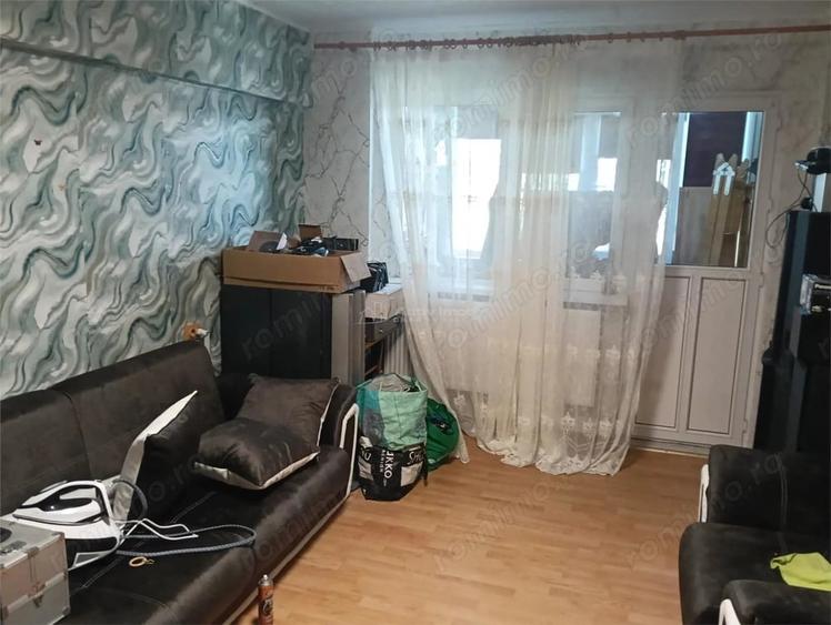 Apartament cu 3 camere decomandat în Rahova