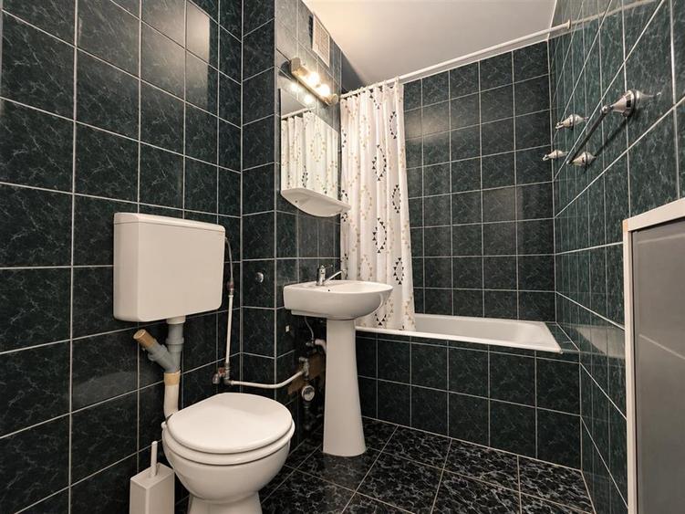 Apartament cu 3 camere nedecomandat în Rogerius