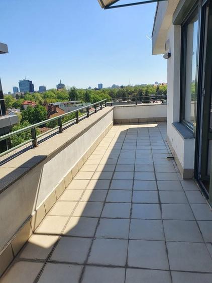 Penthouse cu 3 camere decomandat, mobilat în Domenii