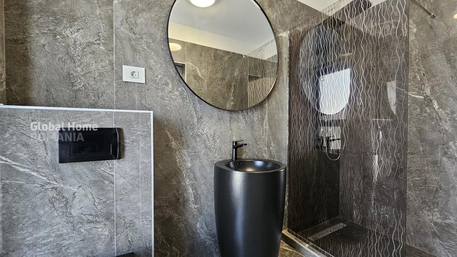 Casă cu 5 camere cu Teren 300 Mp în Tunari