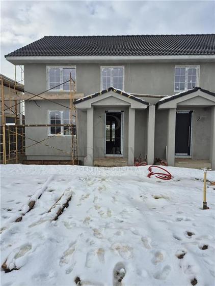 Duplex cu 4 camere cu Canalizare în Moșnița Nouă
