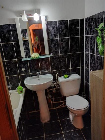 Apartament cu 2 camere decomandat în Uiasca