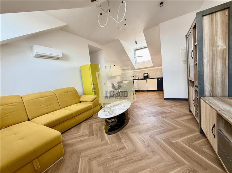 Apartament cu 3 camere semidecomandat, mobilat în Turnișor