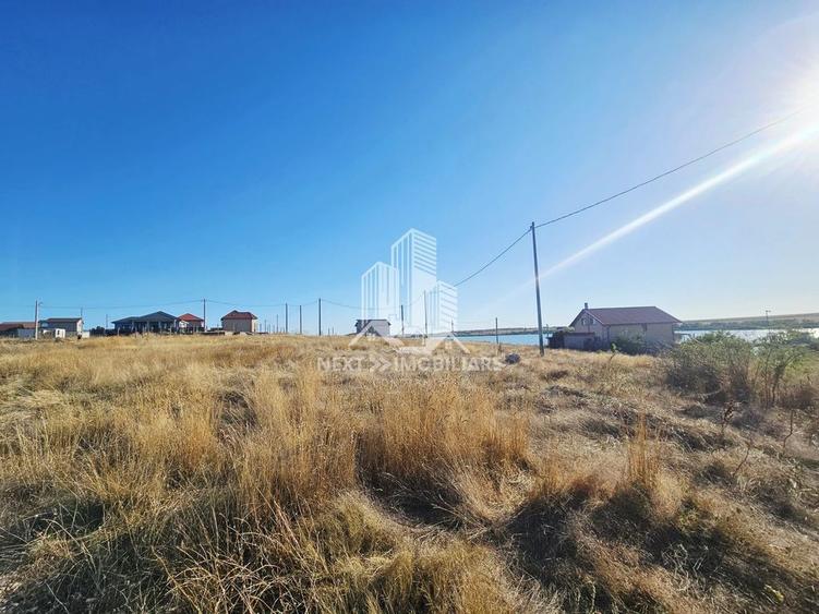 Teren de 2380 mp, în Corbu