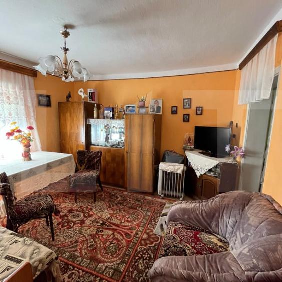 Casă cu 4 camere cu Teren 2853 Mp în Central