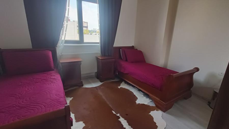 Apartament cu 3 camere semidecomandat în Decebal