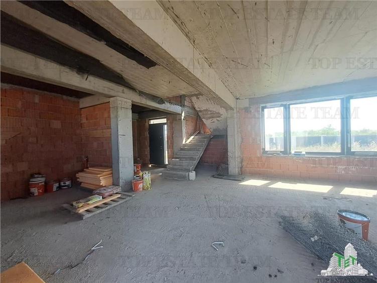 Casă individuală cu 6 camere cu Teren 1000 Mp în Corbeanca