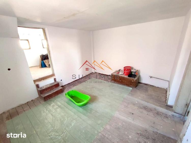 Casă cu 10 camere cu Teren 355 Mp în Ana Ipătescu