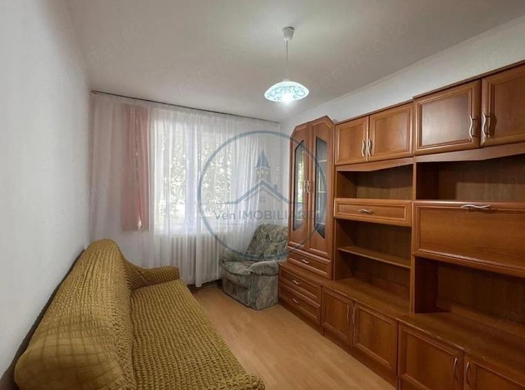 Apartament cu 4 camere decomandat în Central
