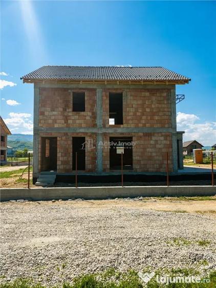 Casă cu 5 camere cu Teren 400 Mp în Central