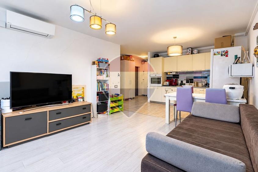 Apartament cu 2 camere semidecomandat, mobilat în Iris