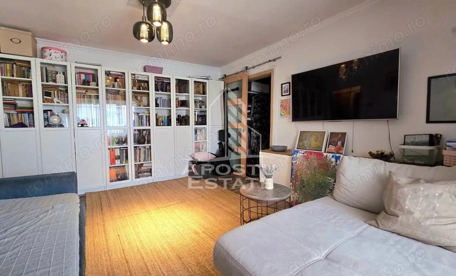 Apartament cu 3 camere semidecomandat în Bucovina