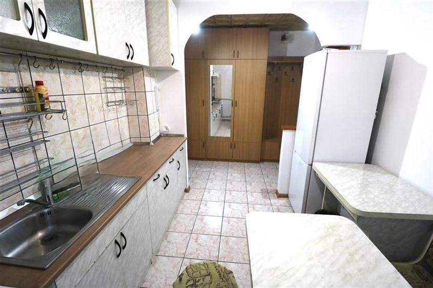 Apartament cu 2 camere semidecomandat în Soarelui