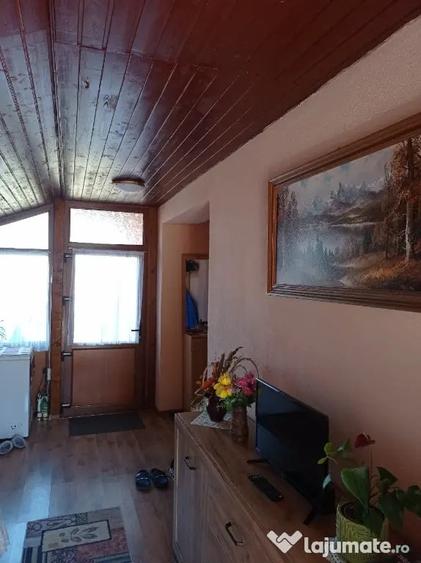 Casă cu 4 camere în Criș