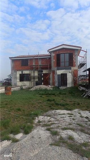 Casă cu 4 camere cu Teren 1000 Mp în Nojorid