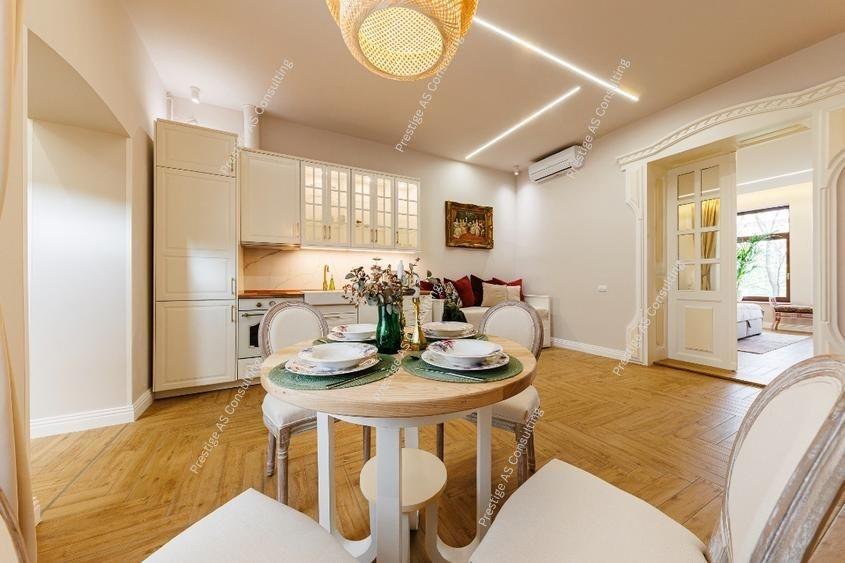Apartament cu 2 camere semidecomandat, mobilat în Sinaia
