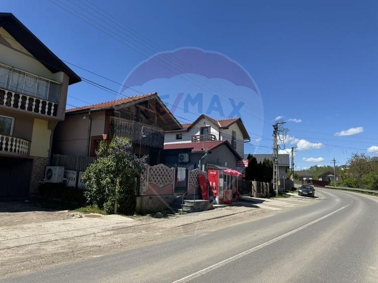 Casă individuală cu 4 camere cu Teren 195 Mp în Sălicea