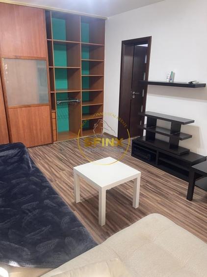 Apartament cu 2 camere semidecomandat, mobilat în P-ța Victoriei
