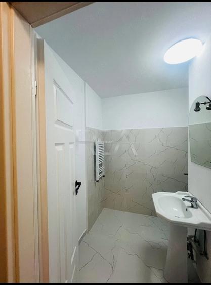Apartament cu 4 camere decomandat în Tineretului