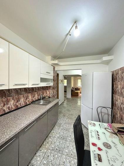Apartament cu 3 camere decomandat, mobilat în Lipovei