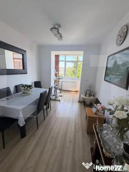 Apartament cu 3 camere decomandat în Central