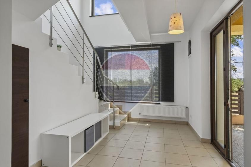 Casă individuală cu 6 camere cu Teren 572 Mp în Central