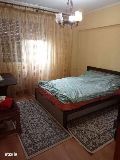 Apartament cu 3 camere decomandat în Rahova