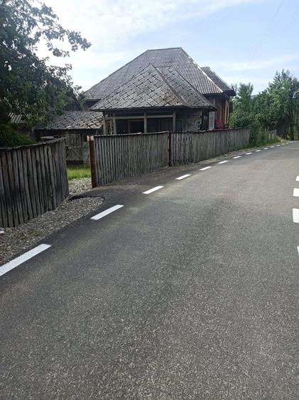 Casă cu Teren 35000 Mp în Strâmtura