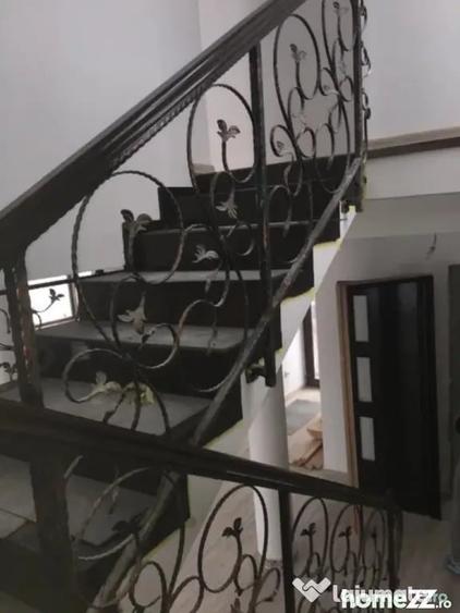 Casă cu 5 camere cu Teren 420 Mp în Bradu
