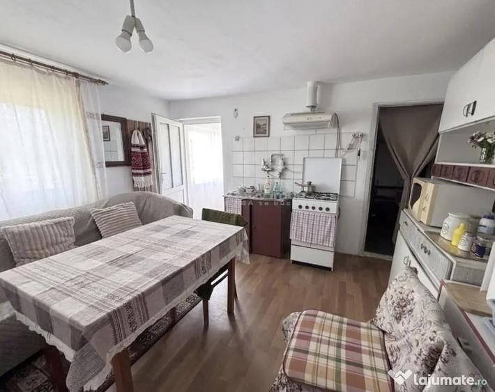 Casă cu 4 camere cu Teren 1439 Mp în Exterior Vest