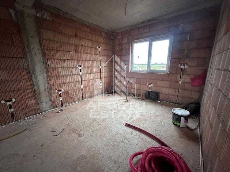 Casă cu 4 camere cu Teren 290 Mp în Urseni