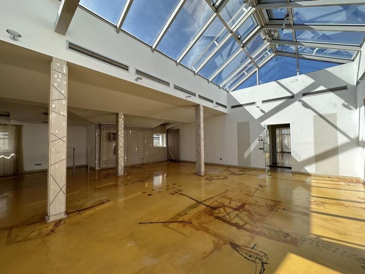 Casă individuală cu 26 camere cu Canalizare în Grădina Icoanei