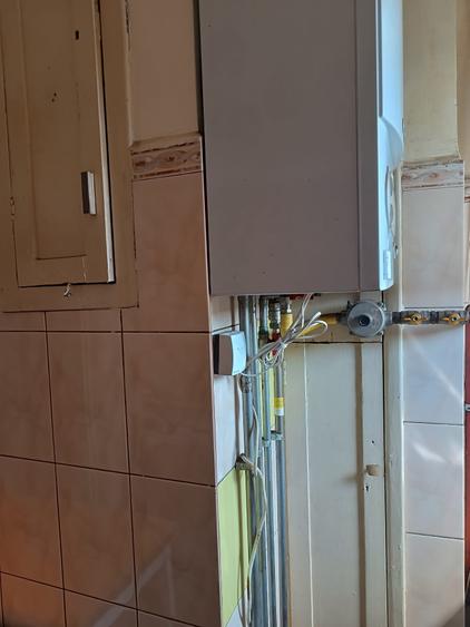 Apartament cu 3 camere semidecomandat, mobilat în Dacia