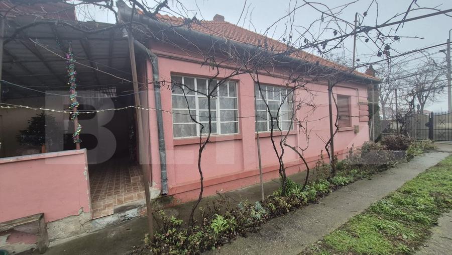 Casă individuală cu 7 camere cu Canalizare în Careiului