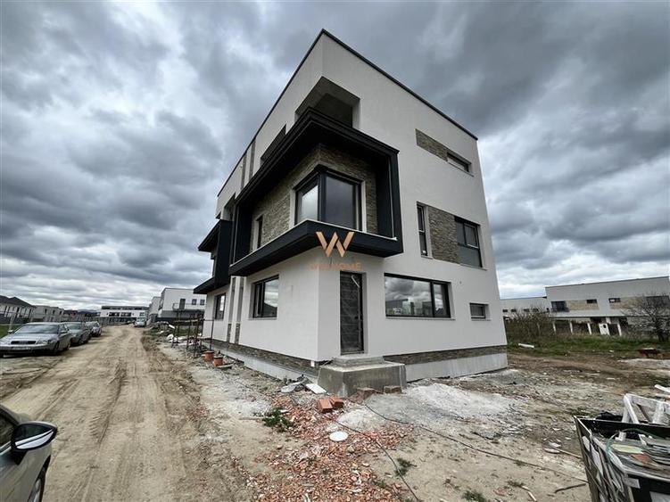 Duplex cu 4 camere cu Canalizare în Șelimbăr