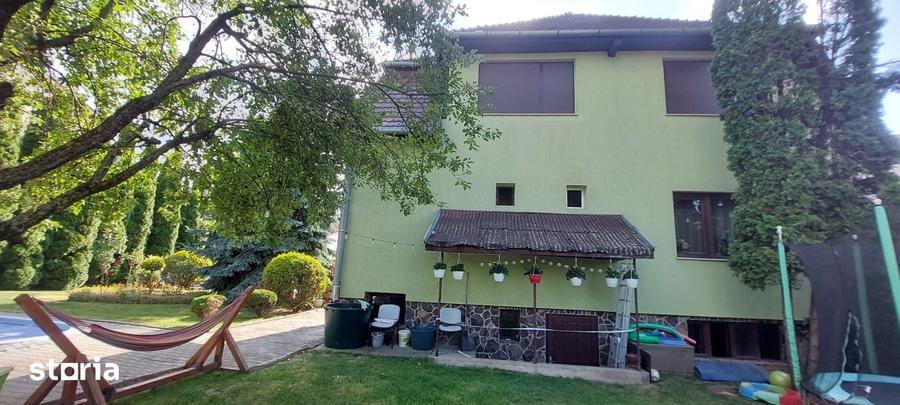 Casă cu 5 camere cu Teren 890 Mp în Budai