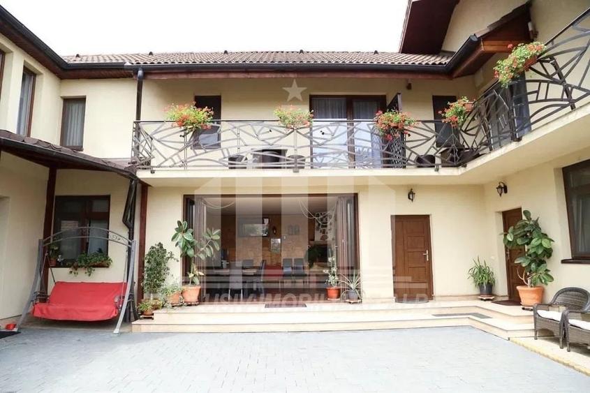 Casă individuală cu 12 camere cu Canalizare în Cetate