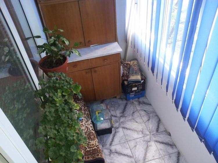 Apartament cu 3 camere semidecomandat în Titan