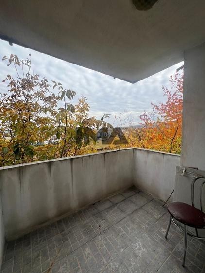 Apartament cu 3 camere semidecomandat în Bună Ziua