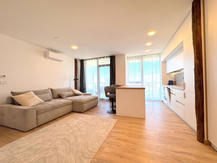 Apartament cu 2 camere semidecomandat, mobilat în Central