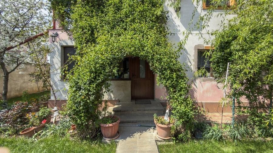 Casă cu 6 camere cu Teren 400 Mp în Pantelimon